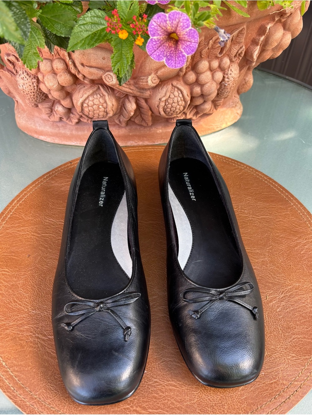 Naturalizer Black LeatherFlats w/Modern Heel EUC
